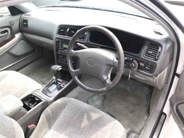Toyota Cresta used car 1998 model White Pearl color photo: Interior view image