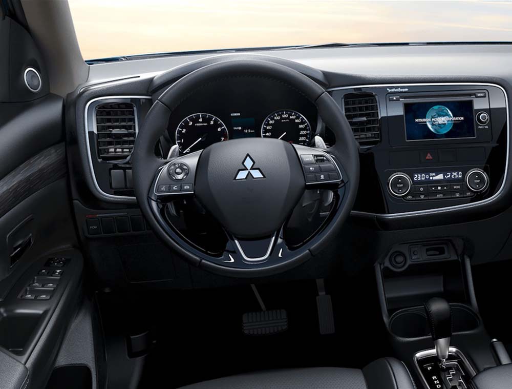 New Mitsubishi Outlander Left Hand Drive photo: Cockpit view image