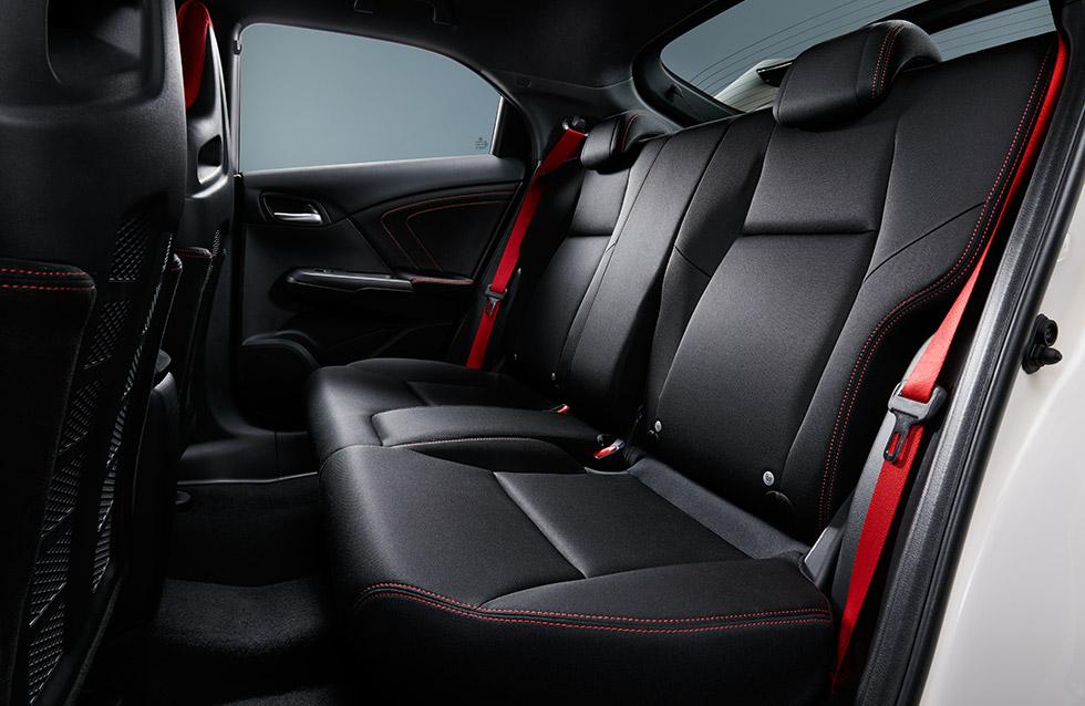 New Honda Civic Type R photo: Back seat view