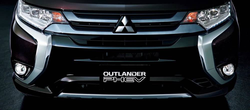 Mitsubishi Outlander PHEV Photo: Front Straight