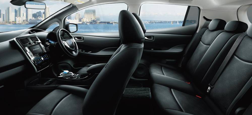 New Nissan Leaf picture: interior view
