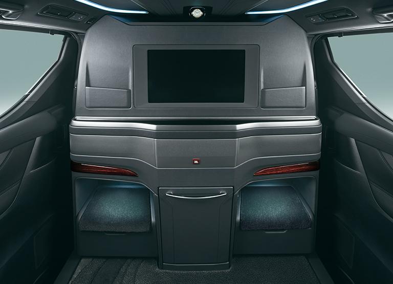 New Toyota Alphard Royal Lounge photo: Partition betwwen driver/front passenger and rear seats passengers