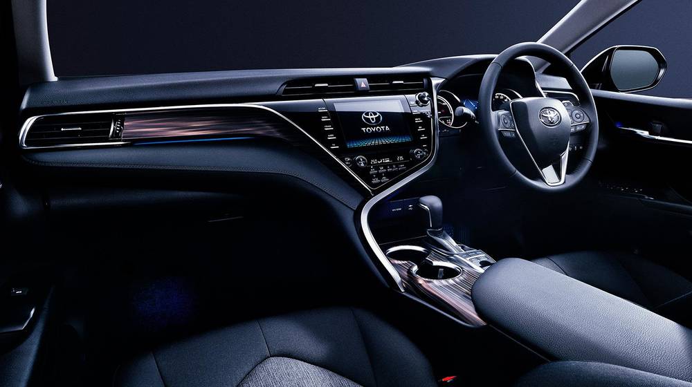 New Toyota Camry Hybrid photo: Cockpit view