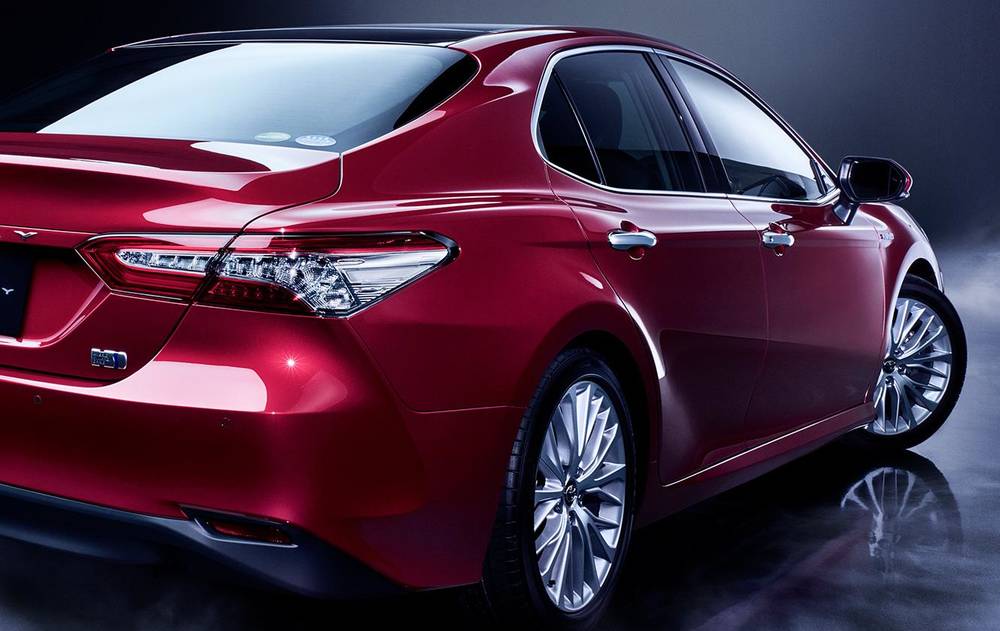New Toyota Camry Hybrid photo: Rear view