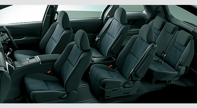 New Toyota Estima Hybrid photo: 7 seater interior