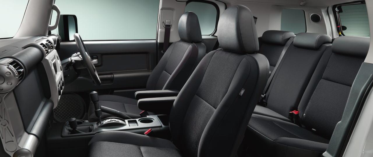 New Toyota FJ Cruiser Photo: interior (inside) view