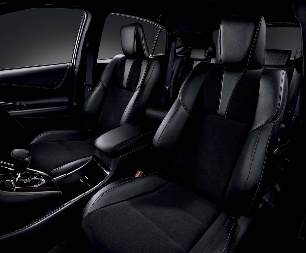 New New Toyota Harrier photo: Front Seat image (Driver Seat picture)