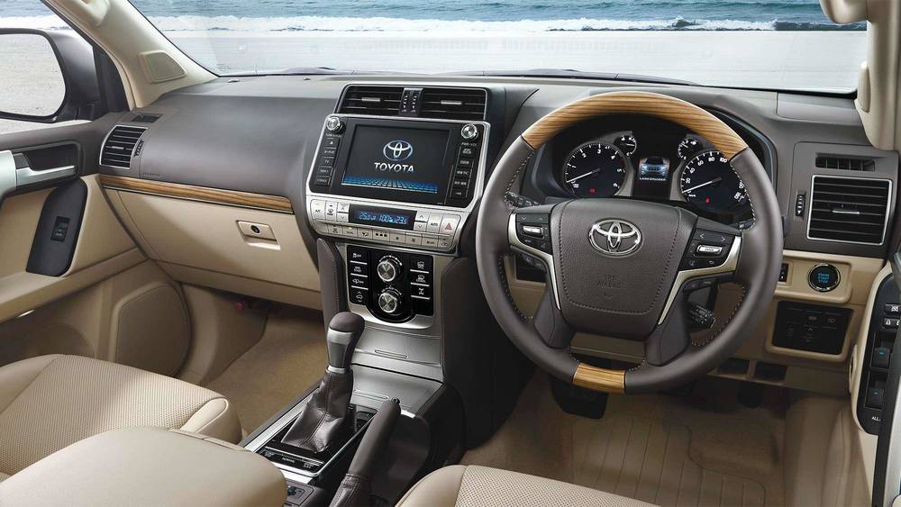 New Toyota Land Cruiser Prado picture: Cockpit view