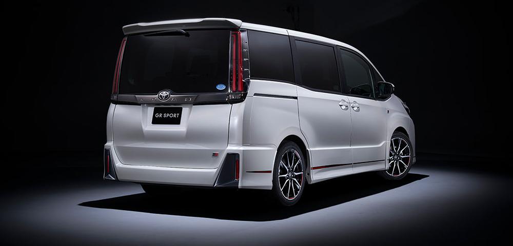 New Toyota Noah GR-Sport picture: Back view
