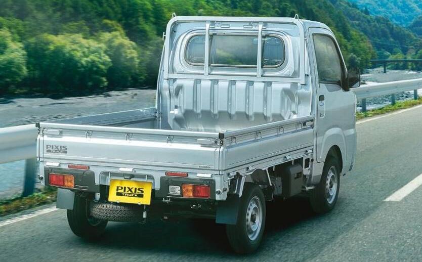 New Toyota Pixis Truck photo: Back view image