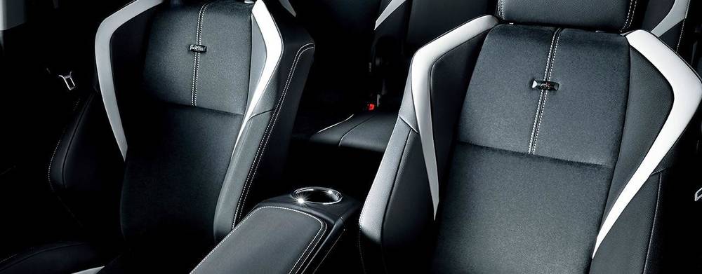 New Toyota Prius Alpha G's Sport photo: Interiorr view