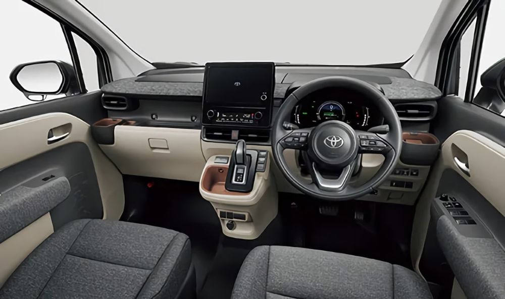 New Toyota Sienta Hybrid photo: Cockpit view image