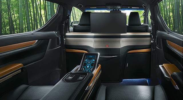 New Toyota Vellfire Royal Lounge picture: interior view
