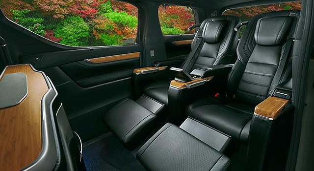 New Toyota Vellfire Royal Lounge picture: Back seats view