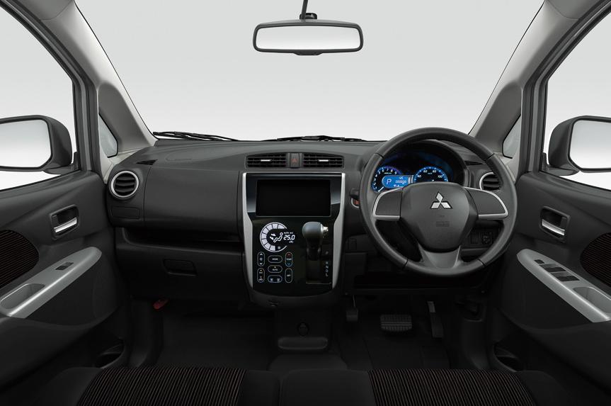 New Mitsubishi EK Custom Picture: Cockpit Photo