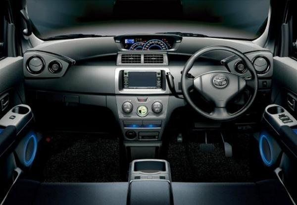 New Toyota bB photo: Cockpit view