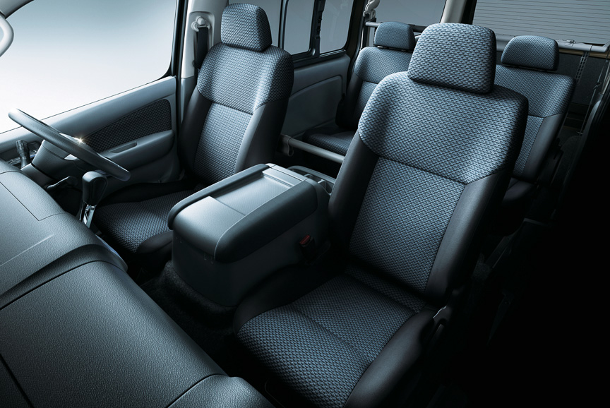 New Nissan NV350 Caravan Wagon photo Interior view