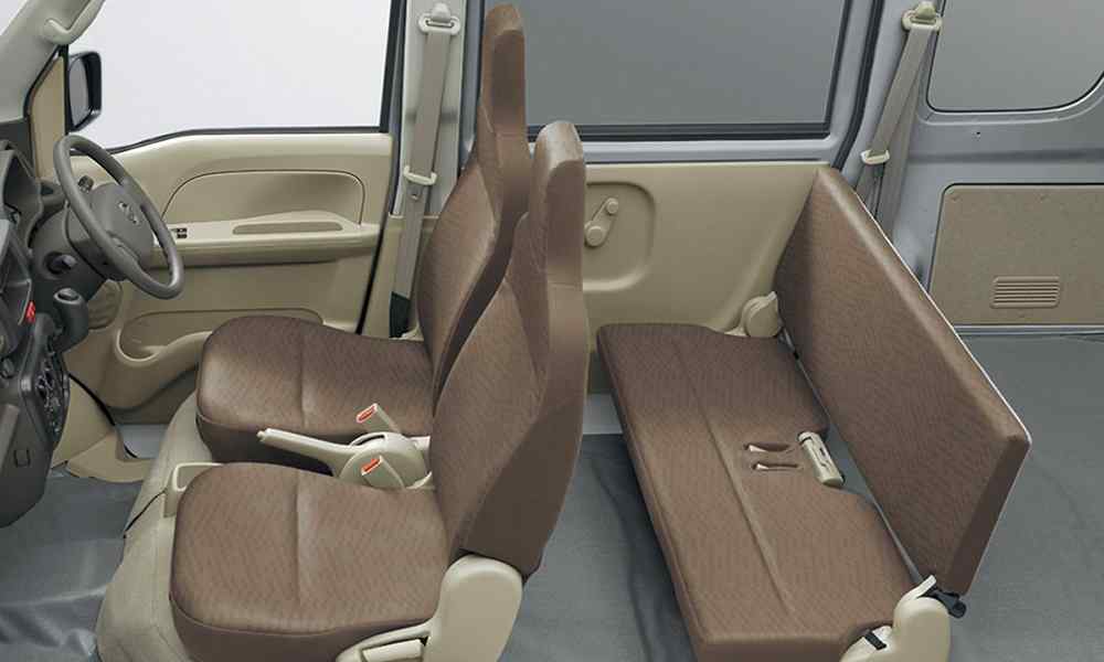 Nissan NV100 Clipper Van Interior 