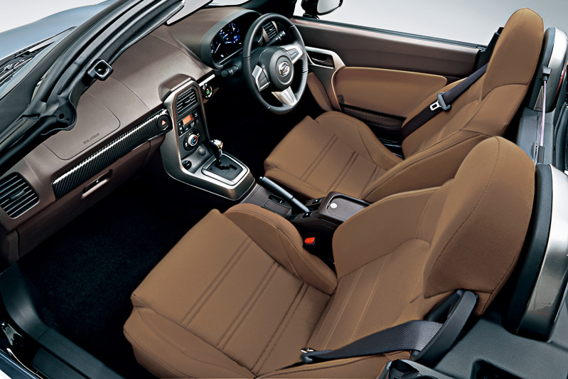 New Daihatsu Copen Robe picture: Interior view