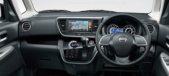 New Nissan Dayz Highway Star photo: Cockpit view