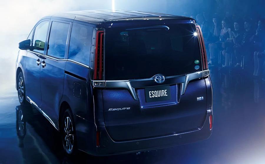 New Toyota Esquire Hybrid photo: Rear view image