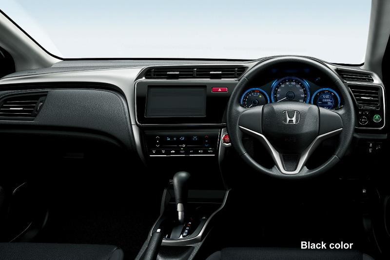 New Honda Grace Picture: Cockpit Photo (Black)
