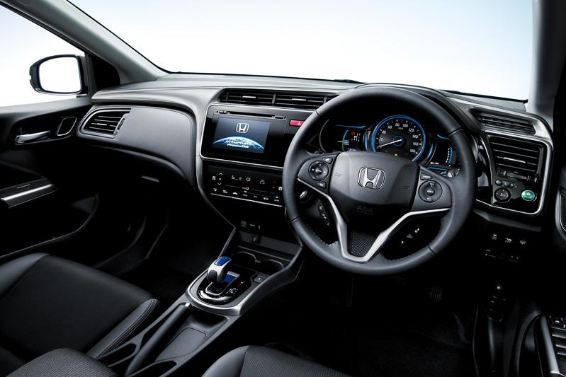 New Honda Grace Hybrid Picture: Cockpit Photo