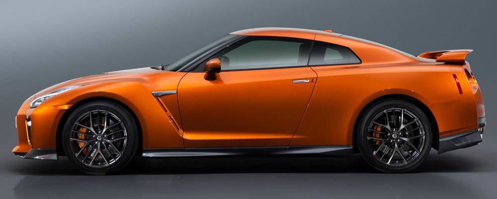 New Nissan GTR photo: Side view