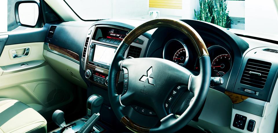New Mitsubishi Pajero - Cockpit