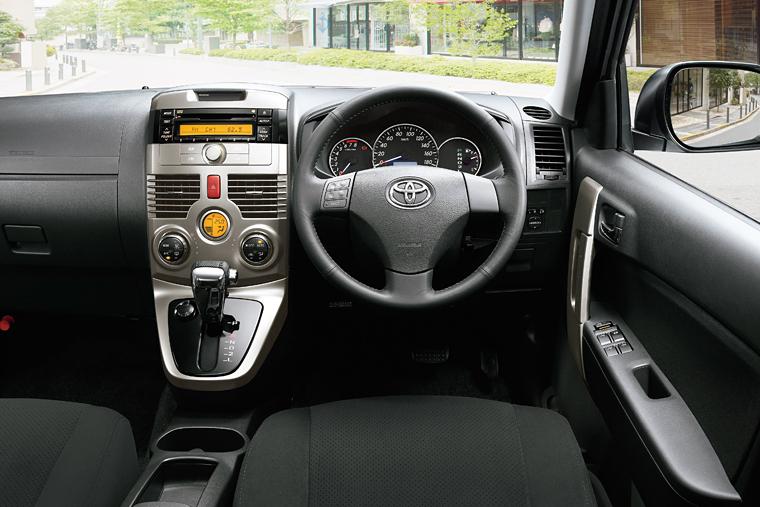 New Toyota Rush photo: Cockpit view