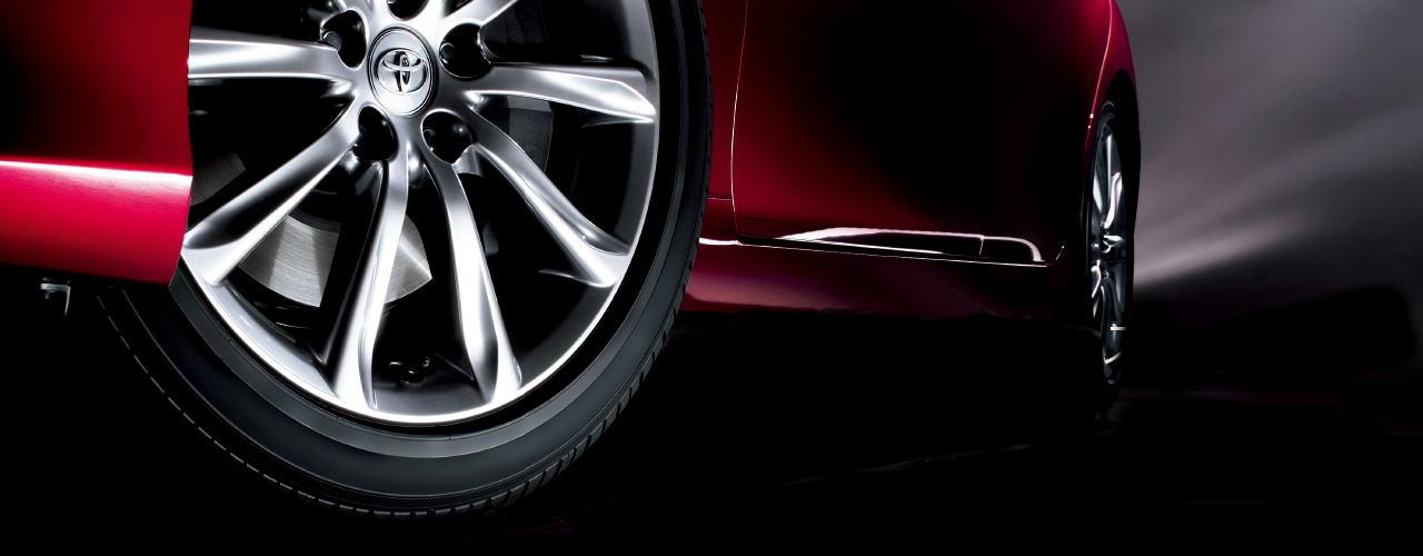 New Toyota Mark-X photo: Wheel and Bottom view