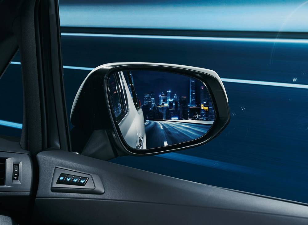 New Toyota Vellfire Executive Lounge: Blind Spot Monitor