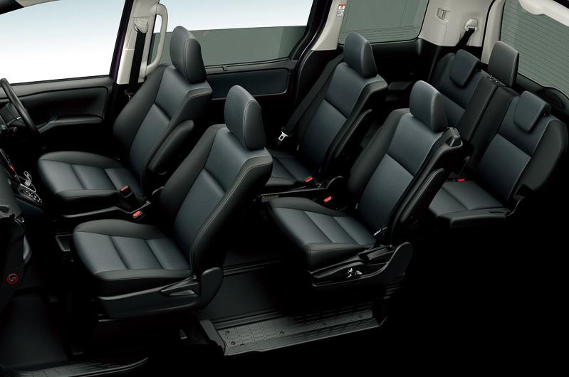 Mewah dan Fungsional: Menjelajah Interior Toyota Voxy
