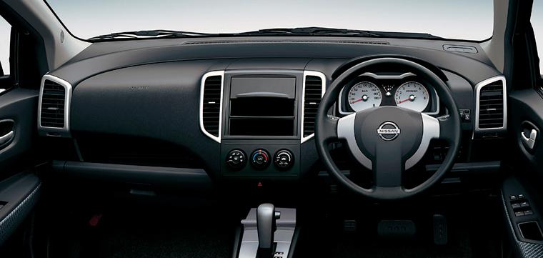 Nissan Wingroad - Cockpit view