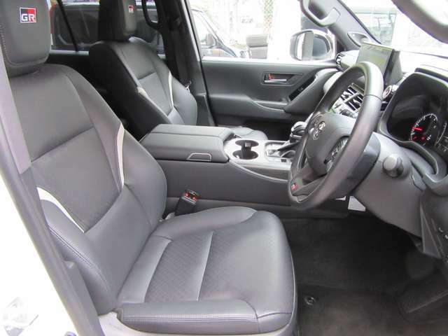 Toyota Land Cruiser-300, Diesel, GR Sport, Pearl color picture: Front Seat image