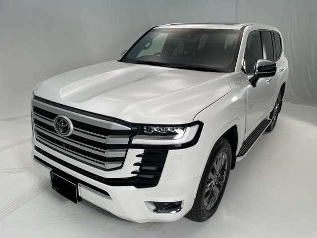 Toyota Land Cruiser-300, Diesel Engine, White Pearl color picture: Front view image