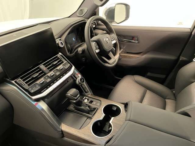 Toyota Land Cruiser-300, Diesel Engine, White Pearl color picture: Cockpit view image