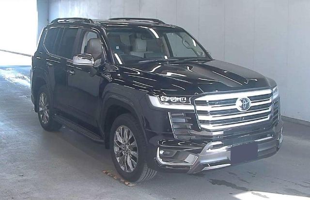 Toyota Land Cruiser-300, Black color picture: Front view image