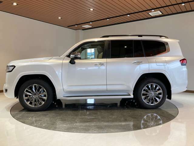 Toyota Land Cruiser-300, Gasoline Engine, White Pearl color picture: Side view image (#3P050206)