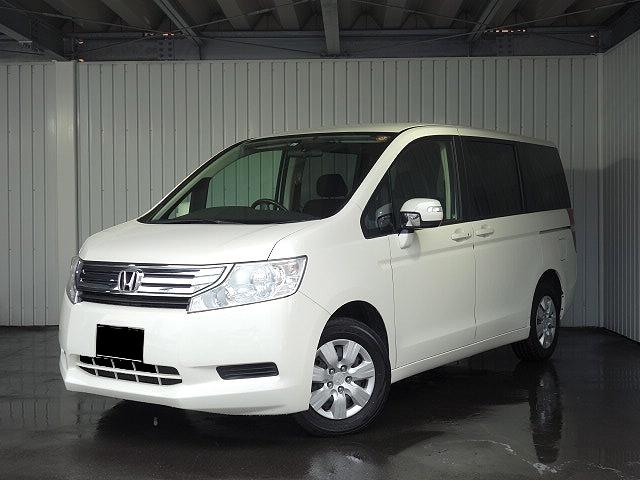 Used Honda Stepwagon 2012 model White Pearl  body color photo: Front view