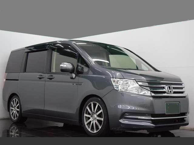 Used Honda Stepwagon 2012 model Silver  body color photo: Front view