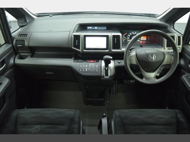 Used Honda Stepwagon 2012 model Silver  body color photo: Interior view