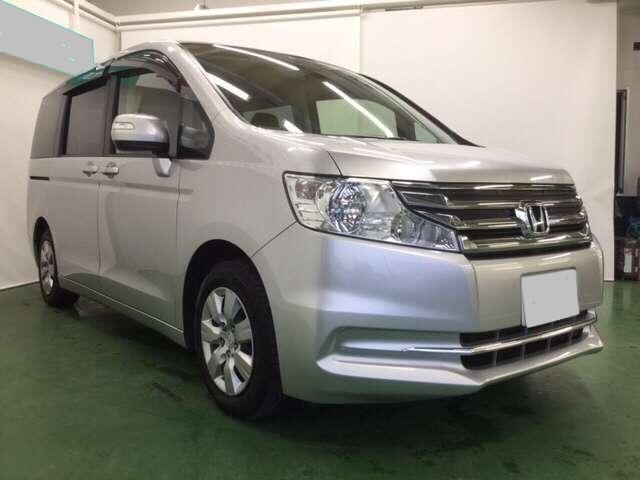 Used Honda Stepwagon 2013 model Silver  body color photo: Front view