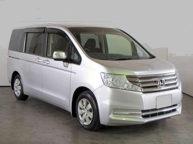 Used Honda Stepwagon 2014 model Silver  body color photo: Front view