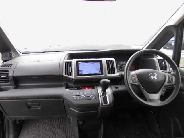 Used Honda Stepwagon 2015 model Black body color photo: Interior view