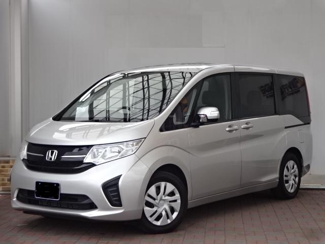 Used Honda Stepwagon 2015 model Silver  body color photo: Front view