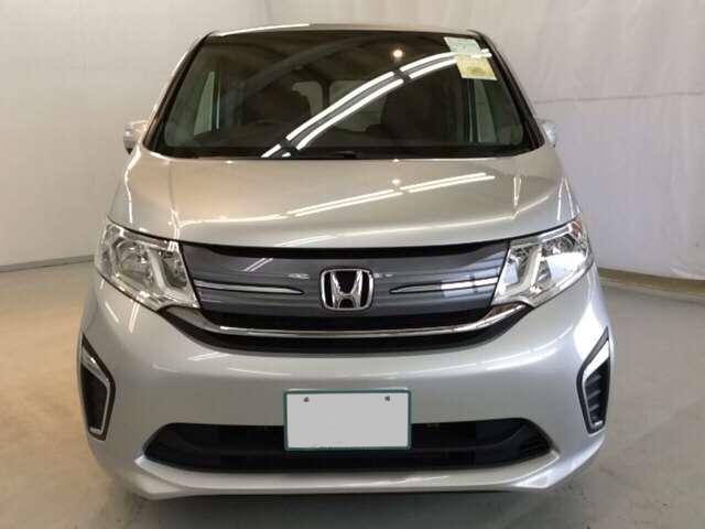 Used Honda Stepwagon 2016 model Silver  body color photo: Front view