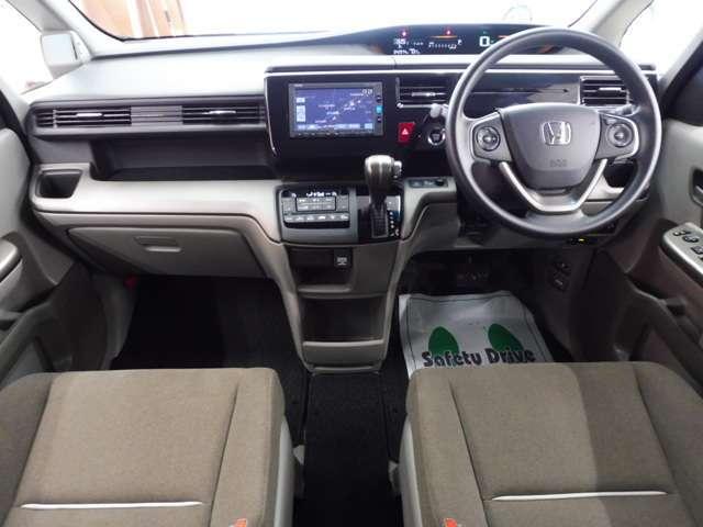 Used Honda Stepwagon 2017 model Black body color photo: Interior view