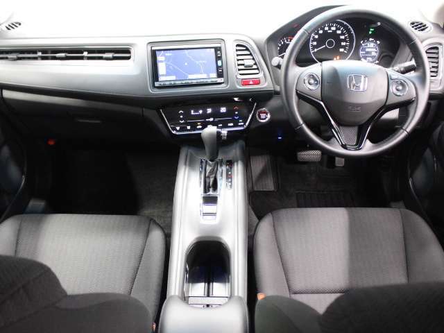 Used Honda Vezel 2015 Model Black color picture: Interior view