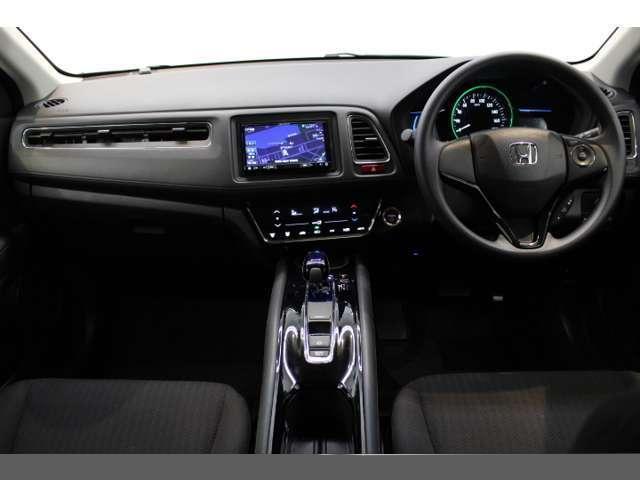 Used Honda Vezel 2015 Model White Pearl color picture: Interior view